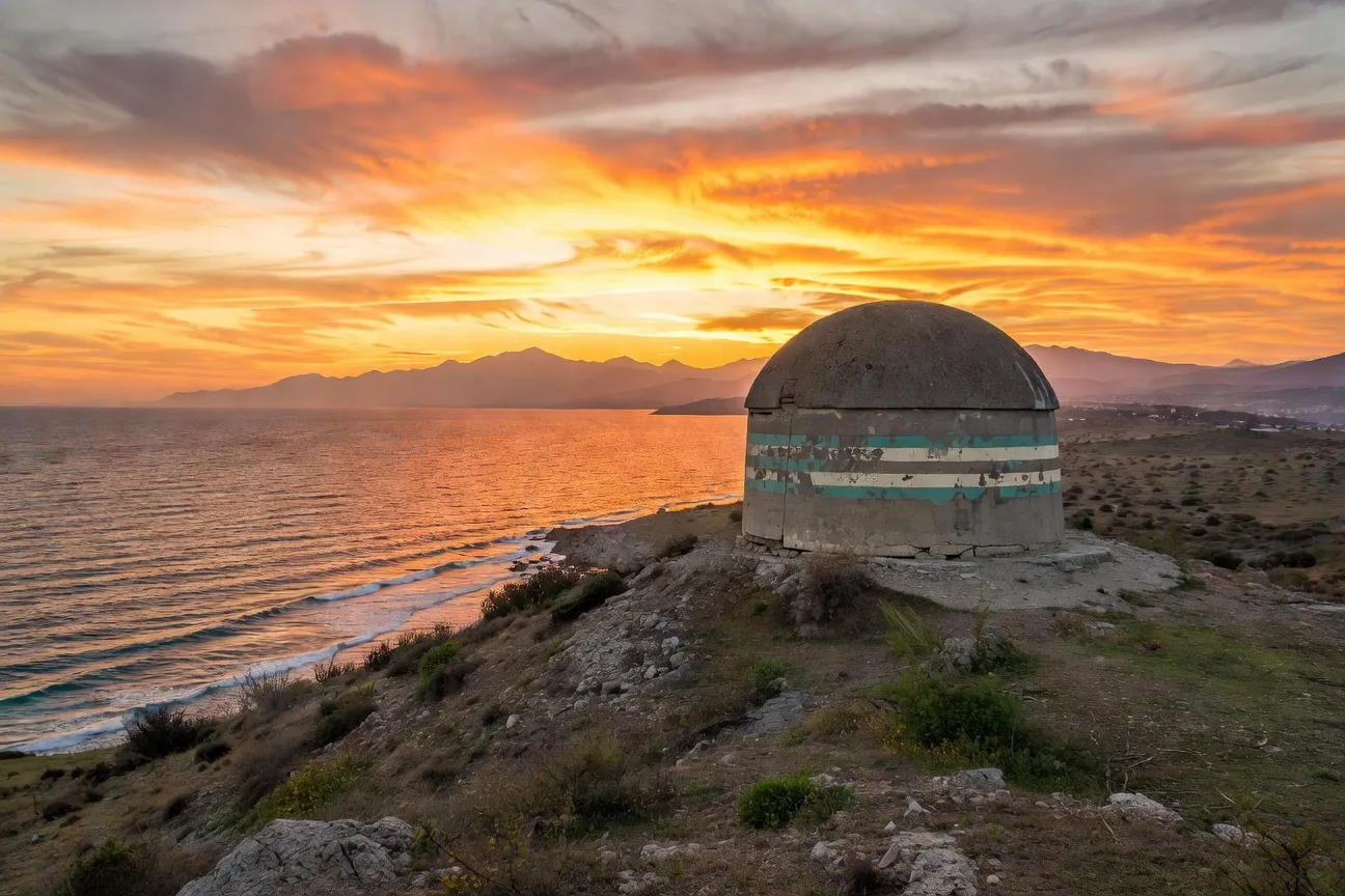 Bunker d'Enver Hoxha en béton sur la côte albanaise près de Vlorë